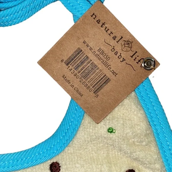 NEW 60’s lyrics “the lion sleeps tonight” baby bib - Picture 6 of 6